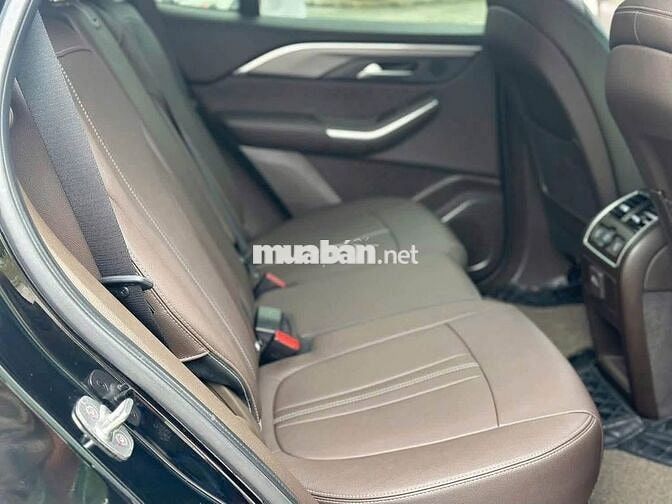 VinFast Lux SA 2022 Đen 7 chỗ