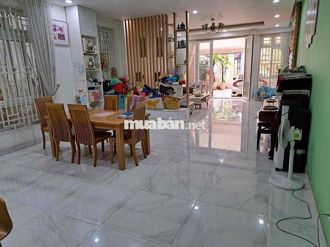 Cho thuê nhà diện tích lớn Lạc Long Quân Q11