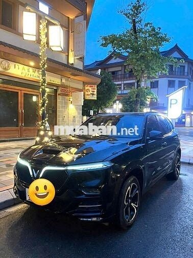 VinFast Lux SA 2022 Đen 7 chỗ