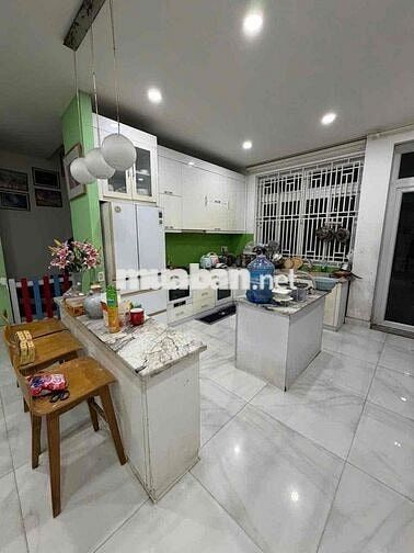 Cho thuê nhà diện tích lớn Lạc Long Quân Q11
