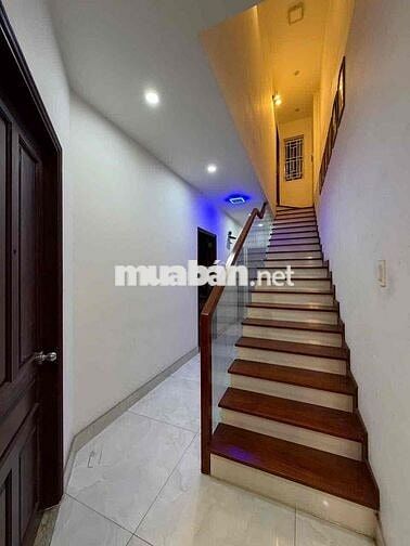 Cho thuê nhà diện tích lớn Lạc Long Quân Q11