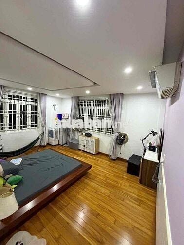 Cho thuê nhà diện tích lớn Lạc Long Quân Q11