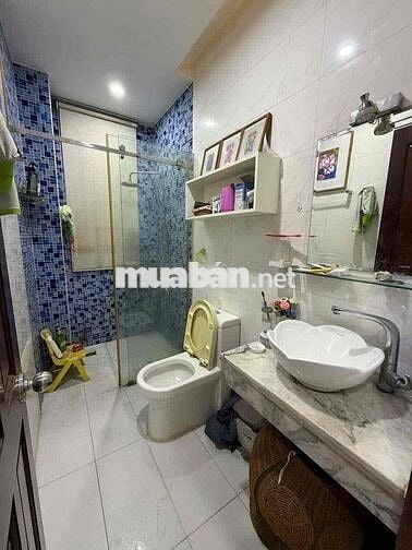 Cho thuê nhà diện tích lớn Lạc Long Quân Q11