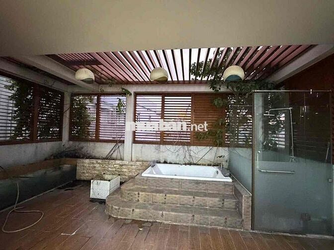 Cho thuê nhà diện tích lớn Lạc Long Quân Q11