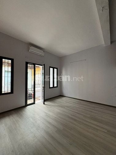 Cho thuê 1 Phòng riêng Tầng 2 + T3 ở Phố Hàng Buồm ( Phố cổ)