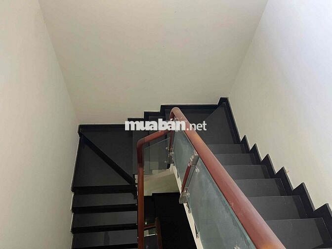 NHÀ NGAY CHỢ MINH PHÁT 5PN HẺM 8M XE HƠI TRÁNH NHAU