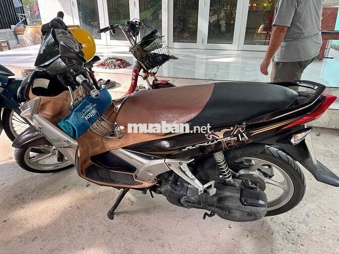Yamaha LX Nâu, Đen