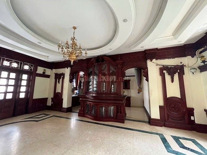 Cho thuê biệt thự MT Nguyễn Văn Hưởng, DT 1300m2, 3 tầng, gồm 17p