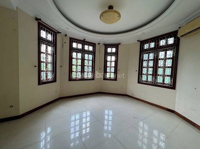 Cho thuê biệt thự MT Nguyễn Văn Hưởng, DT 1300m2, 3 tầng, gồm 17p