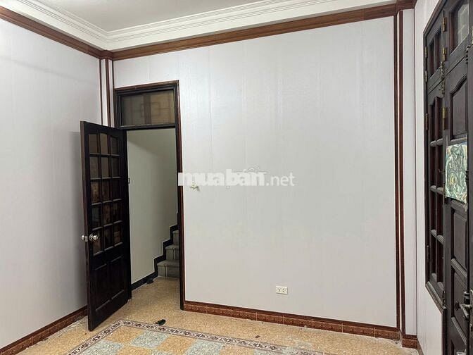 Thuê nhà 5 tầng, 32m2, ngõ rộng, mặt tiền 7m, phù hợp kinh doanh