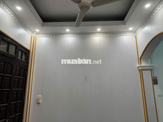 Thuê nhà 5 tầng, 32m2, ngõ rộng, mặt tiền 7m, phù hợp kinh doanh
