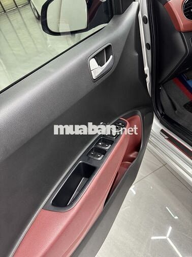 Hyundai i10 Sedan 1.2 STĐ 2019  Bạc 9 vạn