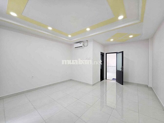 Văn phòng 20m2, có cửa sổ, thang máy, m. lanh, hầm xe. Giá 6 tr