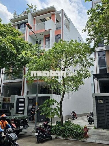 Văn phòng 20m2, có cửa sổ, thang máy, m. lanh, hầm xe. Giá 6 tr