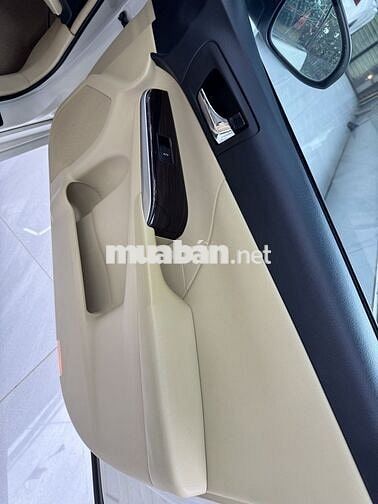 Toyota Camry 2.0E 2018 Trắng 80000 km