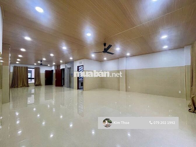 Văn phòng 80m2, sàn trống, không gian thoáng ở Vạn Phúc. Giá rẻ 11 tr