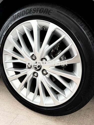 Bán Toyota Camry 2.5Q 2021  đi mới 28 nghìn km