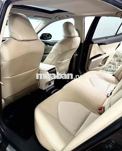 Bán Toyota Camry 2.5Q 2021  đi mới 28 nghìn km