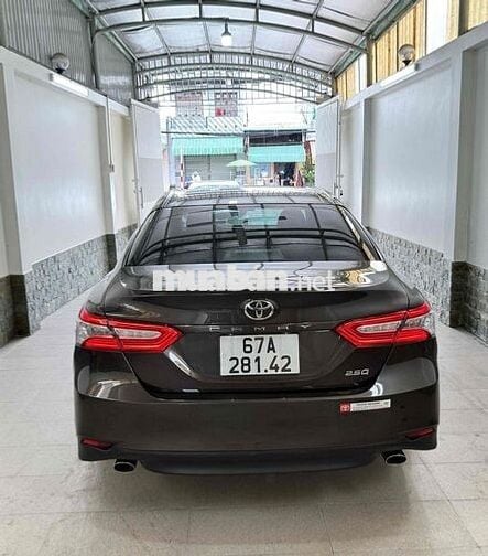 Bán Toyota Camry 2.5Q 2021  đi mới 28 nghìn km