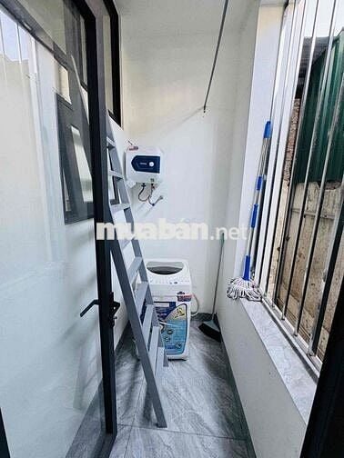 Duplex Giá Rẻ Gần Hàng Xanh – Ở 4 Người, 4 Xe – Ban Công Thoáng