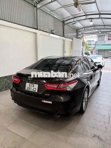 Bán Toyota Camry 2.5Q 2021  đi mới 28 nghìn km