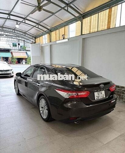 Bán Toyota Camry 2.5Q 2021  đi mới 28 nghìn km