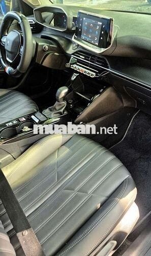 Peugeot 2008 bản full GT line 1.2 Turbo 2021