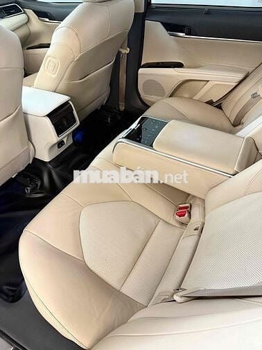 Bán Toyota Camry 2.5Q 2021  đi mới 28 nghìn km