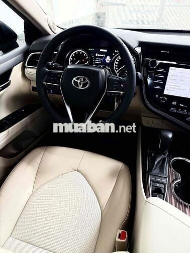 Bán Toyota Camry 2.5Q 2021  đi mới 28 nghìn km