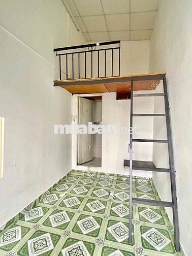 Phòng Gác Lầu 1, Cửa Sổ, Ban công nhỏ đón nắng, Cách ĐH GIA ĐỊNH 300M