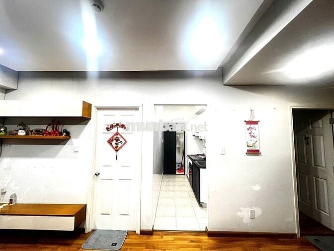 Bán căn 2pn block A có BAN CÔNG, sổ hồng giá 2,75 tỷ. đầy đủ nội thất.