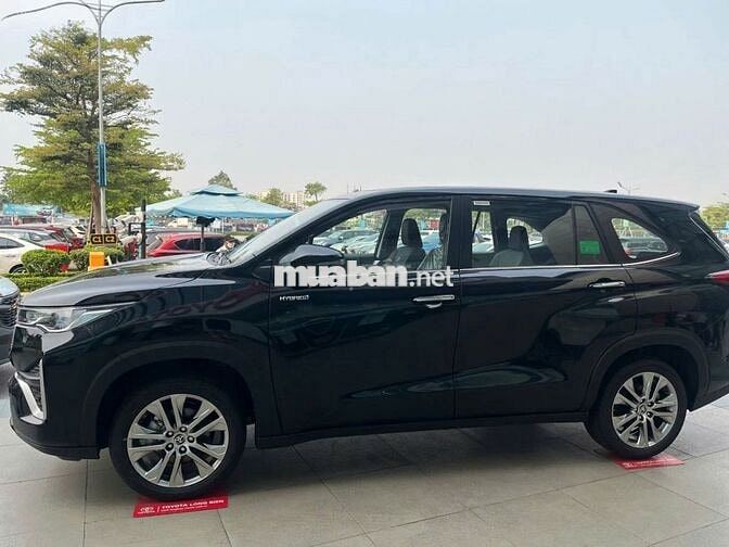 Toyota Innova Cross 2.0G CVT 2026 Đen