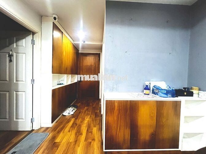 Bán căn 2pn block A có BAN CÔNG, sổ hồng giá 2,75 tỷ. đầy đủ nội thất.