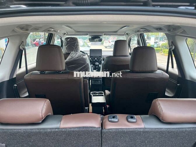 Toyota Innova Cross 2.0G CVT 2026 Đen
