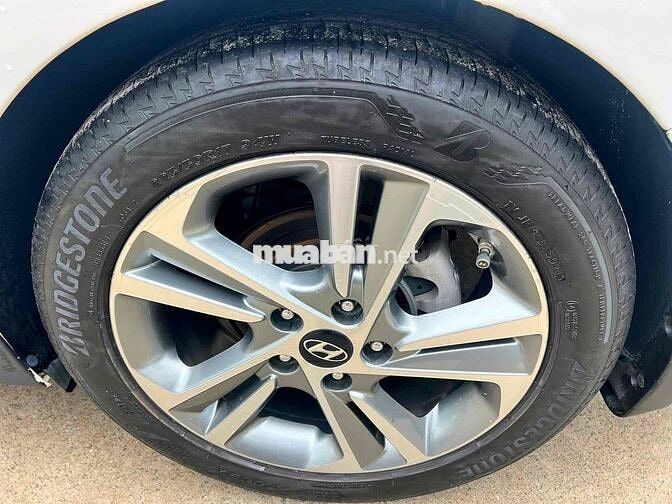 Hyundai Elantra 2017 2.0 AT Trắng Tự động