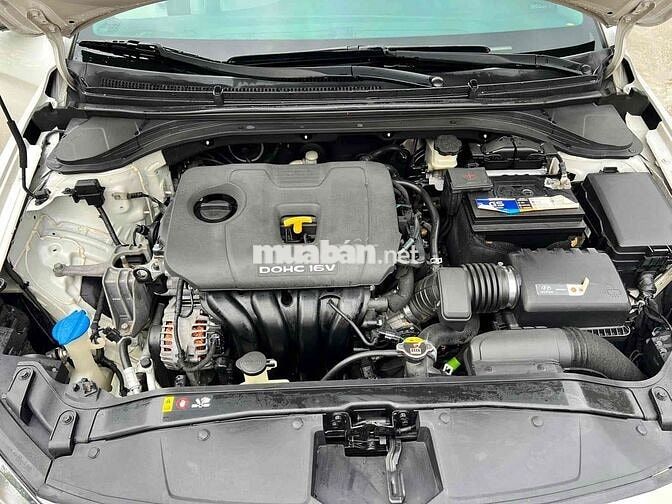Hyundai Elantra 2017 2.0 AT Trắng Tự động