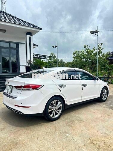 Hyundai Elantra 2017 2.0 AT Trắng Tự động