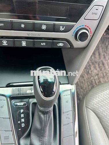 Hyundai Elantra 2017 2.0 AT Trắng Tự động