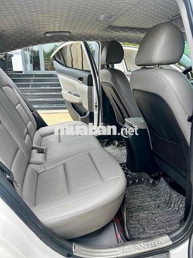 Hyundai Elantra 2017 2.0 AT Trắng Tự động
