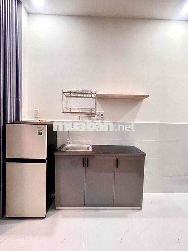 phòng ban công full nội thất thang máy Eaon tân phú