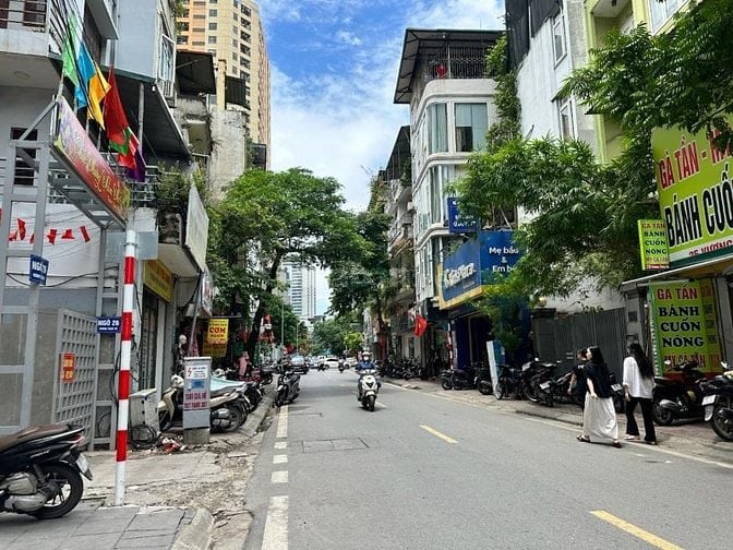 Bán nhà mặt phố Vương Thừa Vũ, 66m2, 3 tầng, mặt tiền 5m, giá 27 tỷ.