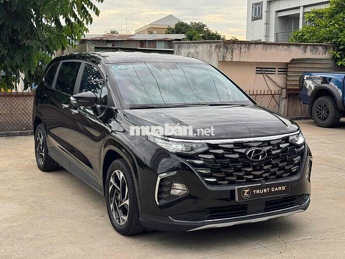 Hyundai Custin 2.0T Cao cấp 2023 Đen Tự động