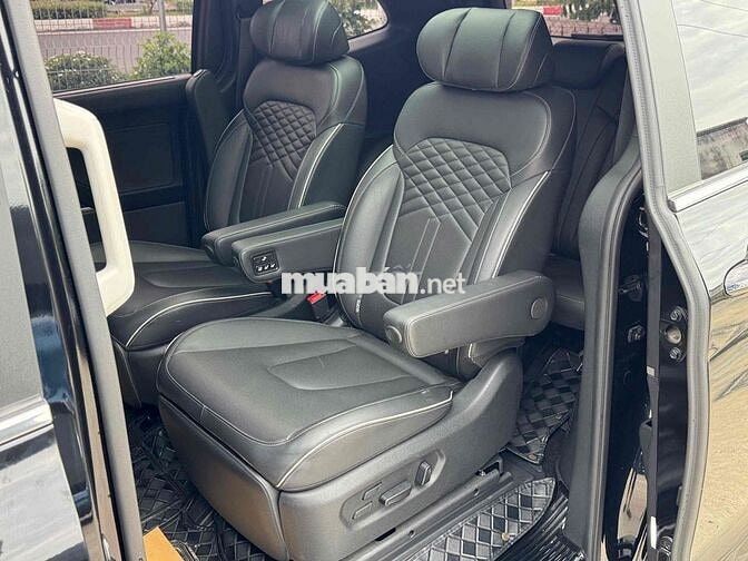 Hyundai Custin 2.0T Cao cấp 2023 Đen Tự động