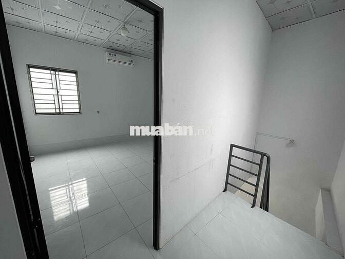 Nhà trệt lầu, sẵn máy lạnh chỉ 3,8tr/tháng