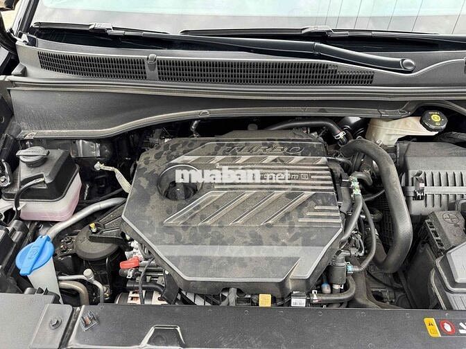 Hyundai Custin 2.0T Cao cấp 2023 Đen Tự động