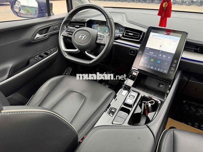 Hyundai Custin 2.0T Cao cấp 2023 Đen Tự động