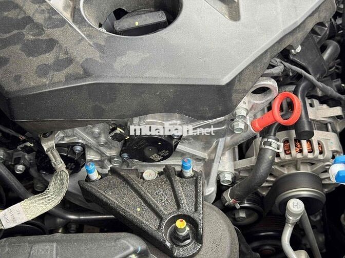 Hyundai Custin 2.0T Cao cấp 2023 Đen Tự động