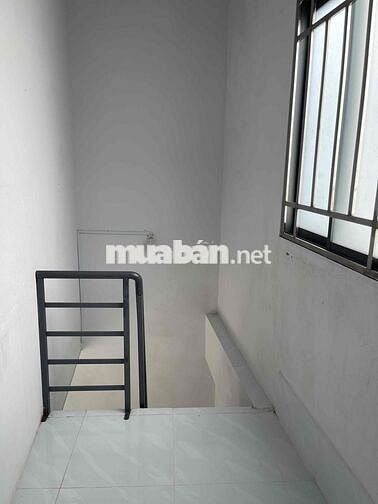 Nhà trệt lầu, sẵn máy lạnh chỉ 3,8tr/tháng