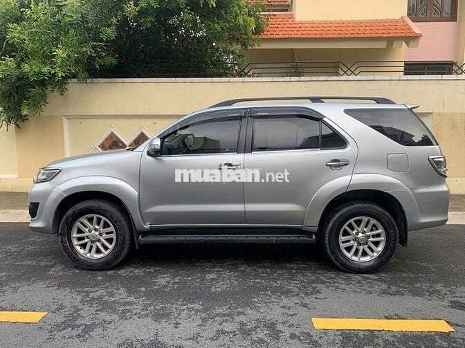 Toyota FORTUNER V số tự động đời cuối 2014