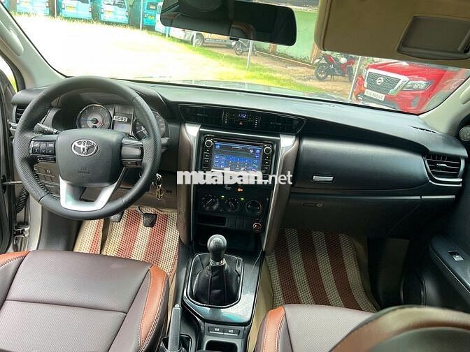 Toyota Fortuner 2.4G 2017 Số sàn Máy dầu Xe Đẹp